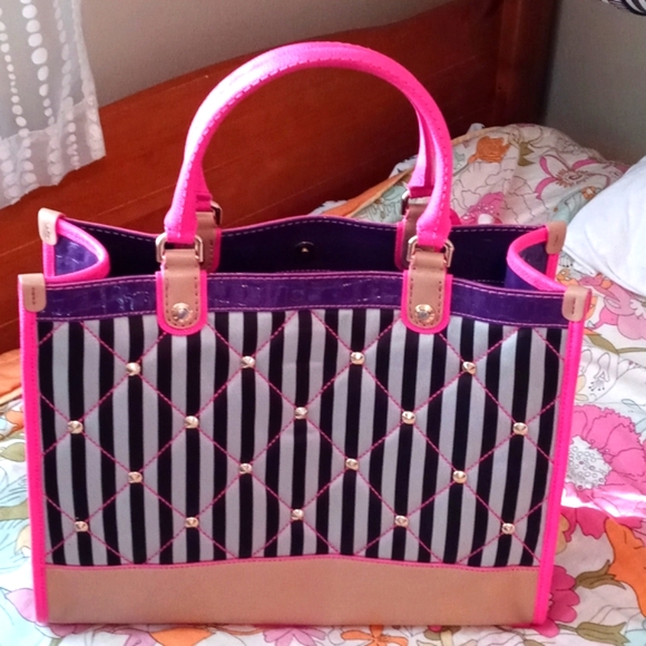 💖💜Most Treasured HENRI BENDEL Bag in my Collection💖💜 Rare and Lovely! - Picture 2 of 15